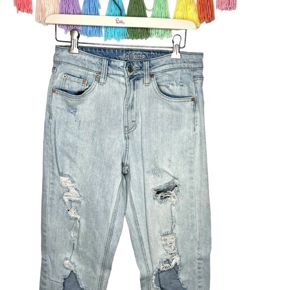 Wild Fable High Rise Distressed High Waisted Light Wash Cotton Mom Jeans Size 2 - Picture 2 of 16